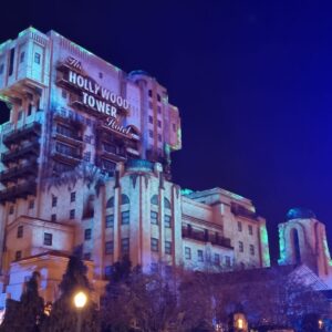 Dag 2: Walt Disney Studio's. dit is de Tower of Terror waar op het einde van de dag ook de lichtshow in dit park op te zien is. En dit was ook de plek waar toch wel een overwinning heeft plaats gevonden.